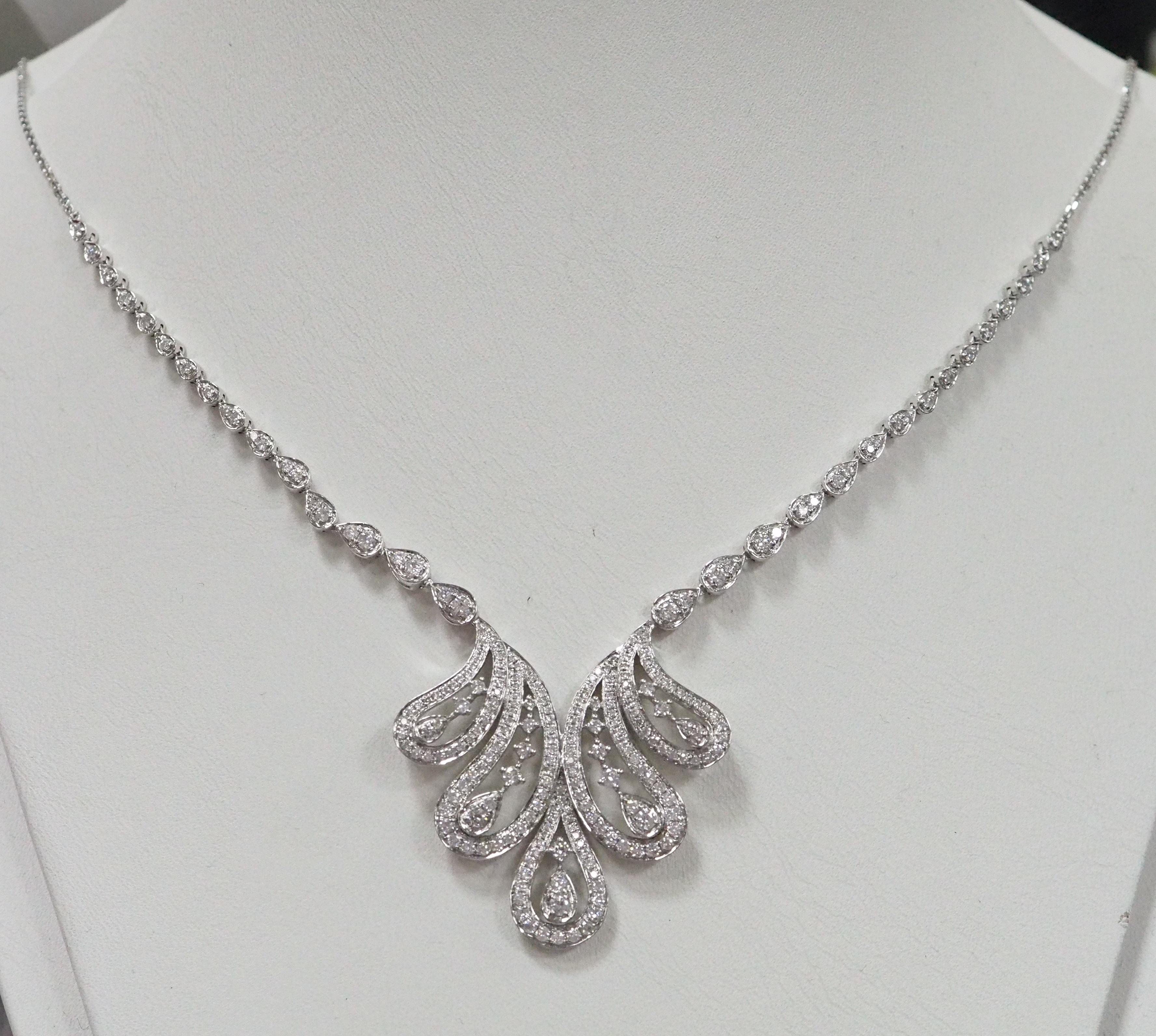 10711-000139 Колье (Au 585)